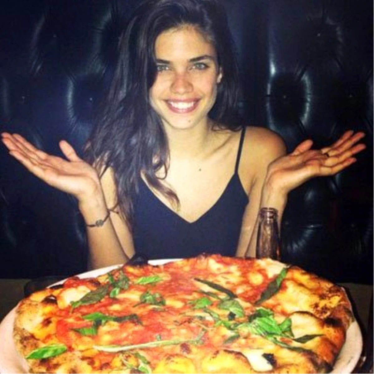 Victoria\'s Secret Meleği Sara: Bir Dilim Pizza İçin Ruhumu Satabilirim