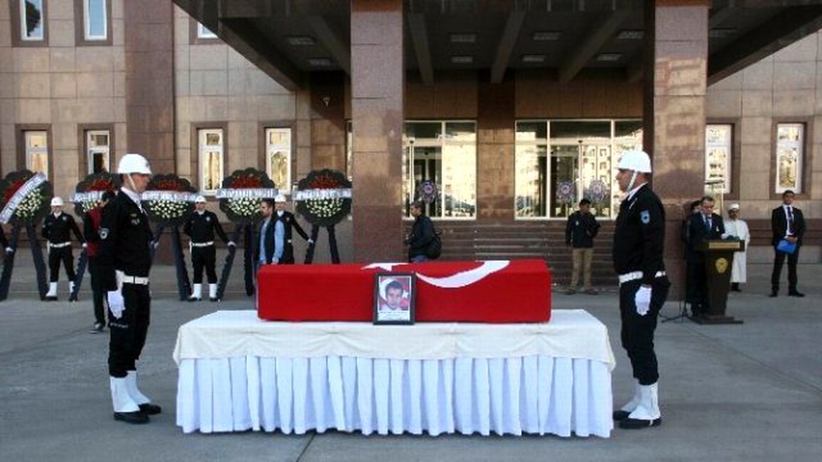 19 Günlük Yaşam Savaşını Kaybeden Polis Memuru Memleketine Uğurlandı