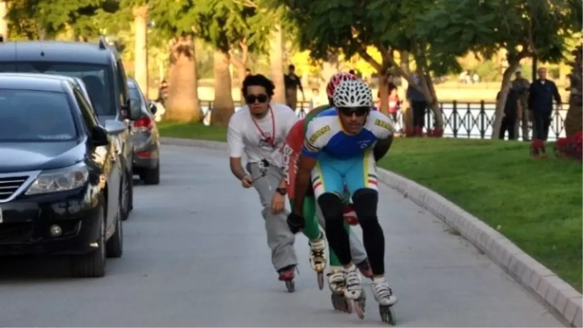 Adana\'da Profesyonel Paten Antrenör Semineri ve Gösterisi