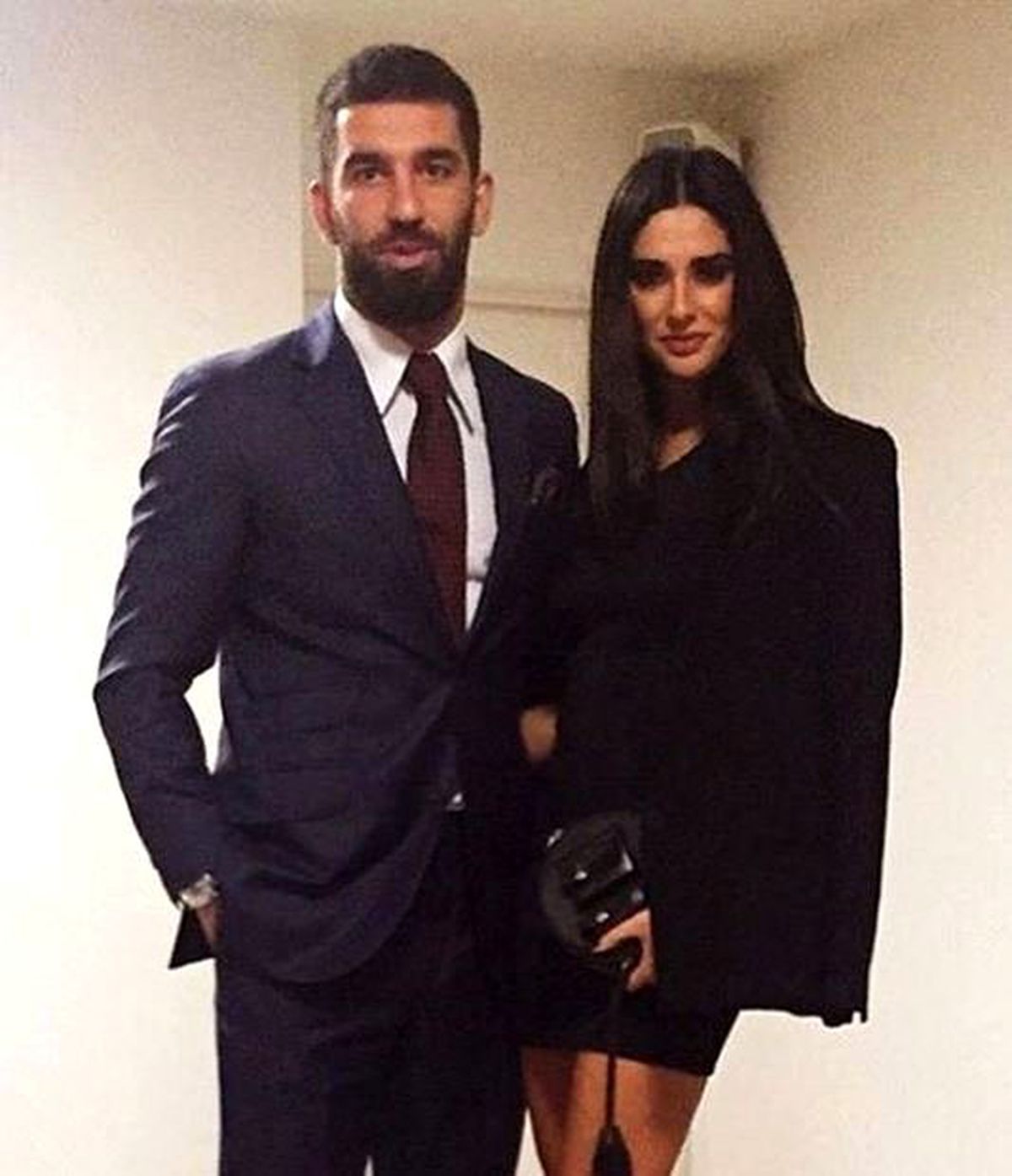 Arda Turan Sevgilisini Savundu: Fotoğrafı Koymasını Ben İstedim