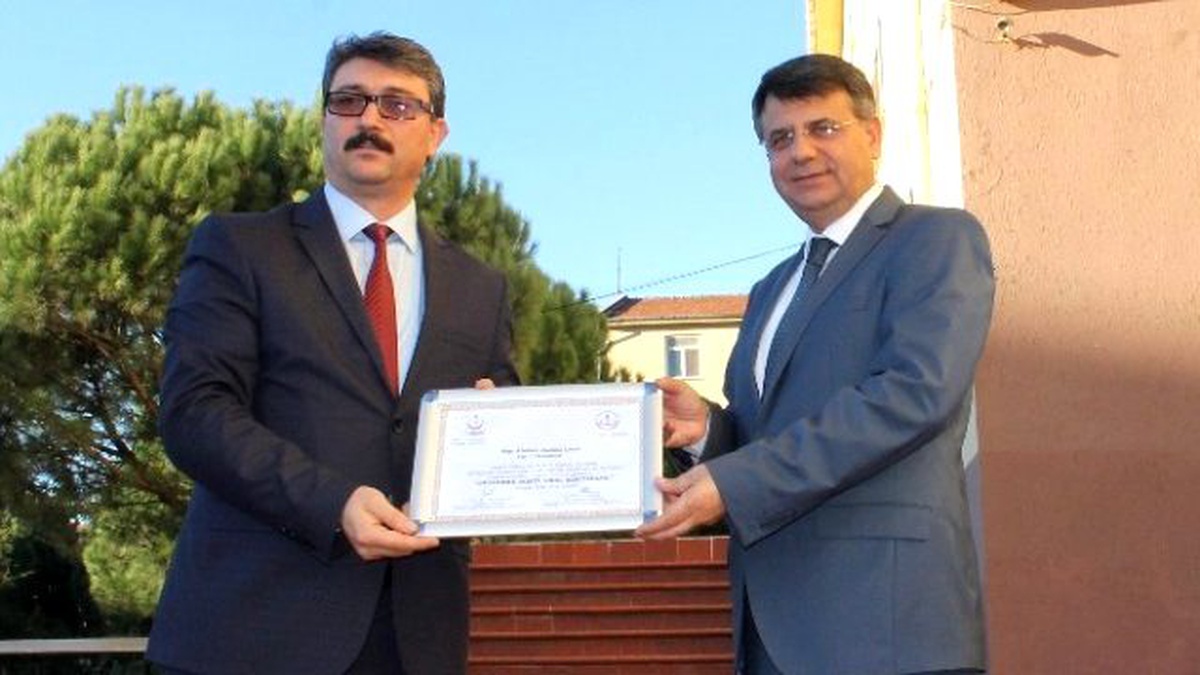 Atatürk Anadolu Lisesine \'Beslenme Dostu Okul\' Sertifikası