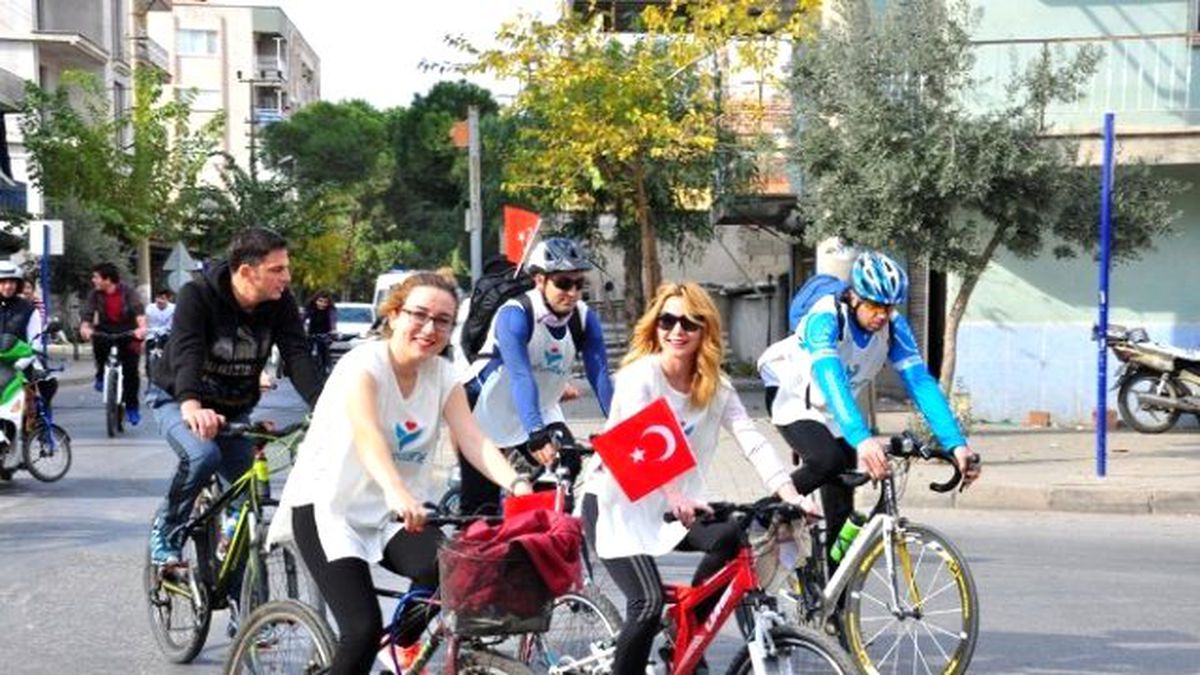 Bisikletçiler Başöğretmen İçin Salihli\'de Buluştu
