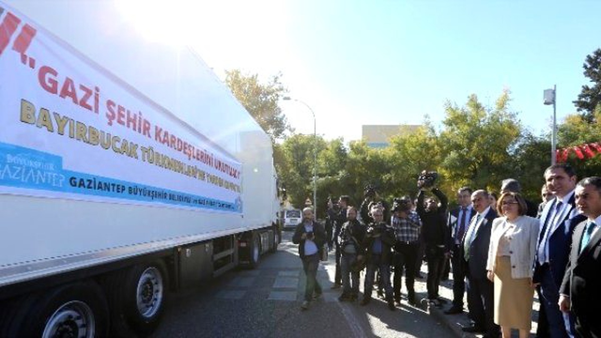 Büyükşehir\'den Bayırbucak Türkmenlerini 17 Tır Yardım Malzemesi