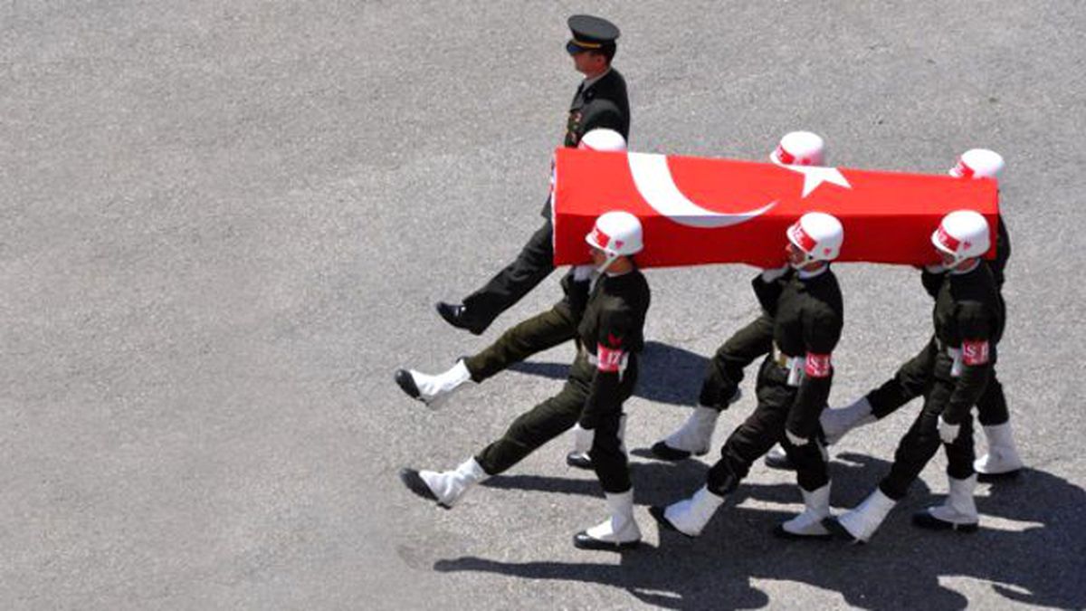 Diyarbakır\'da Yaralı Asker Şehit Oldu