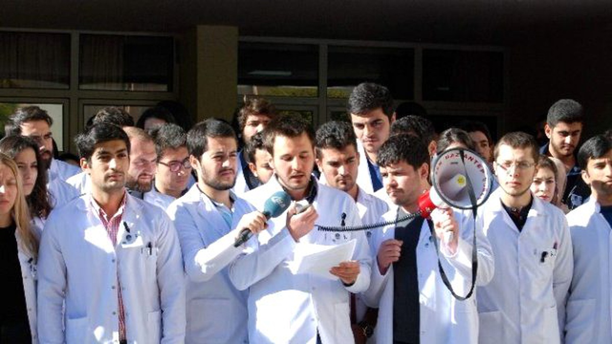 Doktor Dağdemir, Tıp Fakültesi Öğrencileri Tarafından Dualarla Anıldı