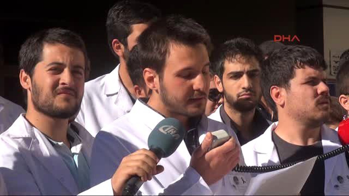Gaziantep\'te Üniversiteliler Türkmenlere Saldırıyı Protesto Etti