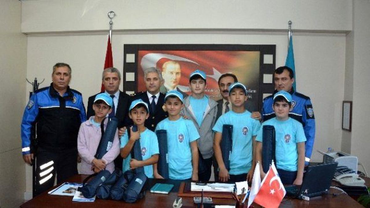 İşkur Müdüründen Öğrencilere Hediye