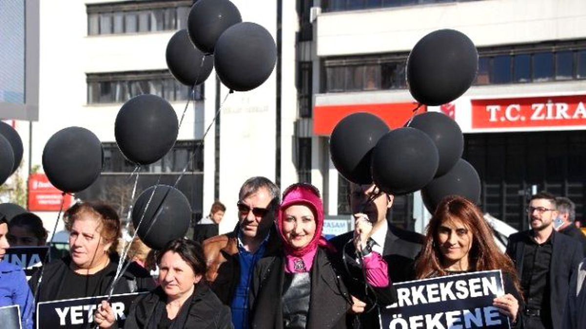 Kadına Şiddete Siyah Balonlu Kınama