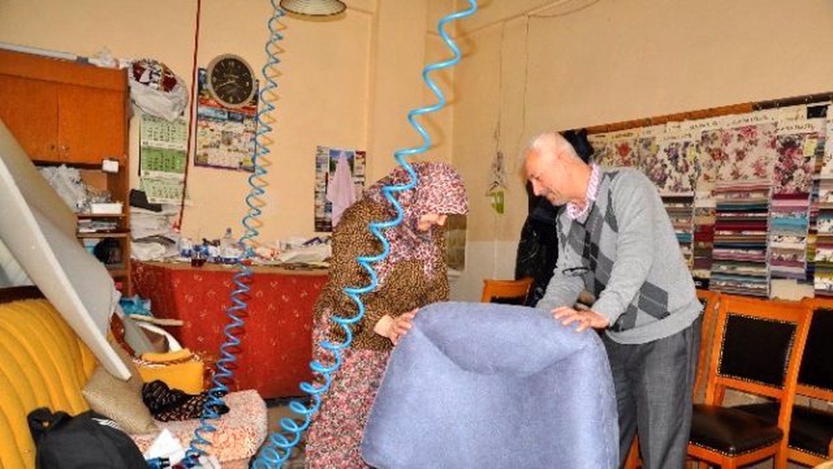 Koltukçu Nine Erkeklere Taş Çıkartıyor