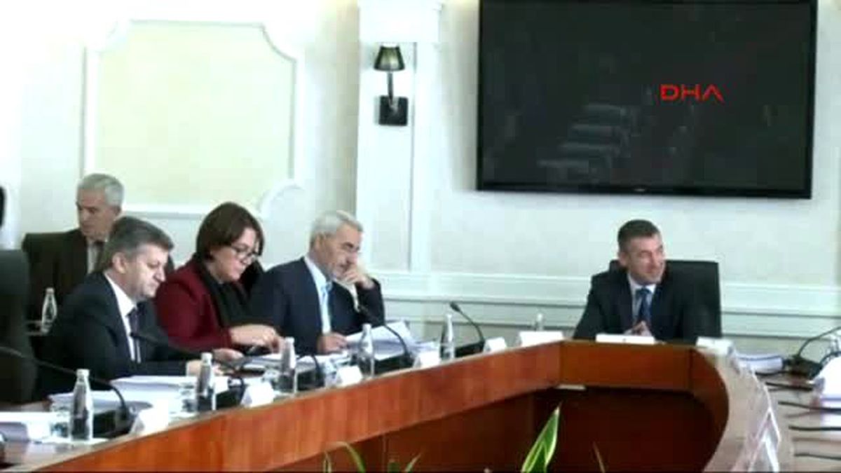 Kosova'da Ulusal Bayrak Gününde Muhalefetin Protestosu Bekleniyor