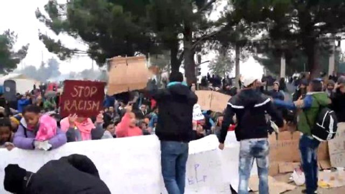 Makedonya Sınırındaki Mülteciler : "Bizler Terörist Değiliz"