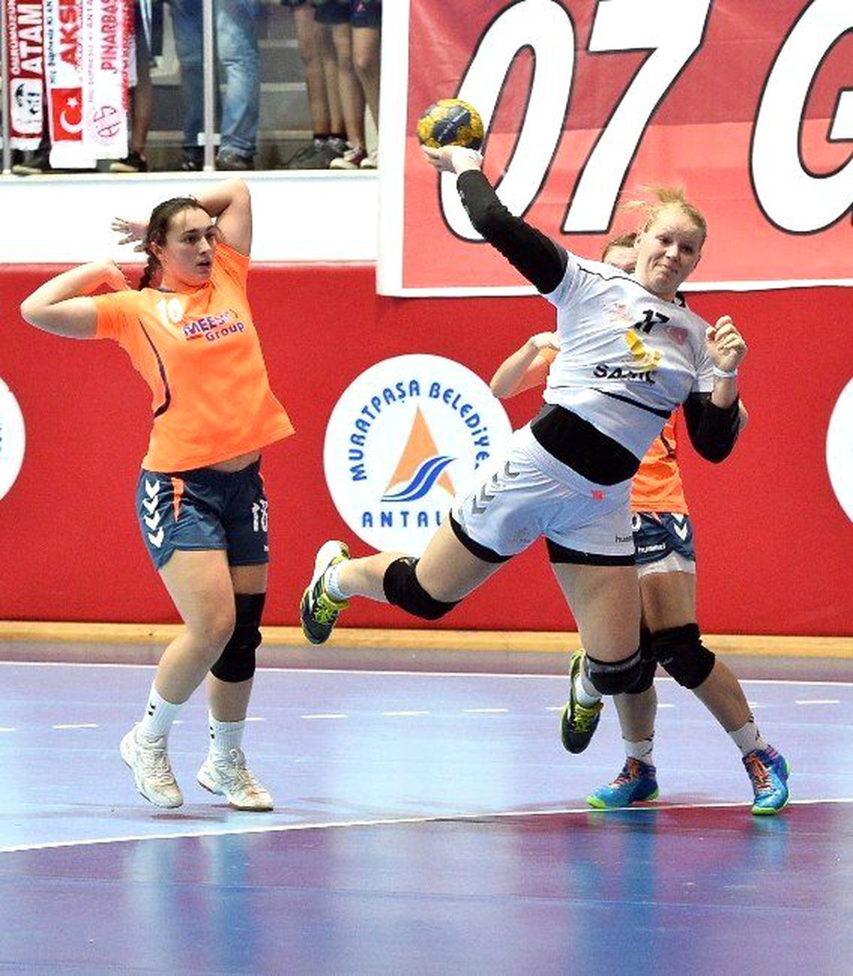Muratpaşa Ehf\'de Rakibini Bekliyor