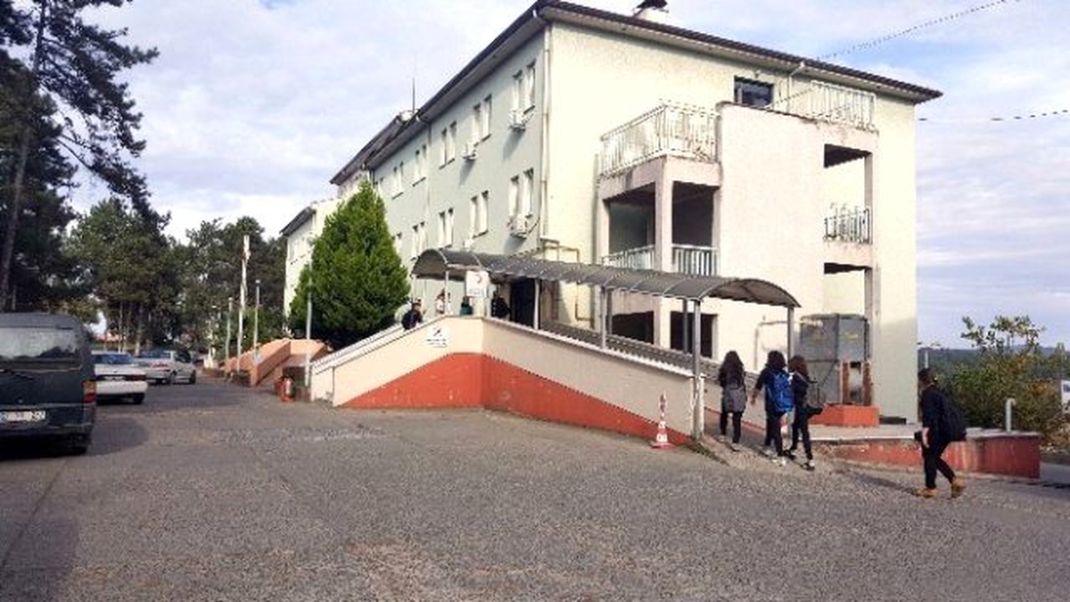Öğretmenler Günü İçin Aldıkları Pastadan Zehirlendiler