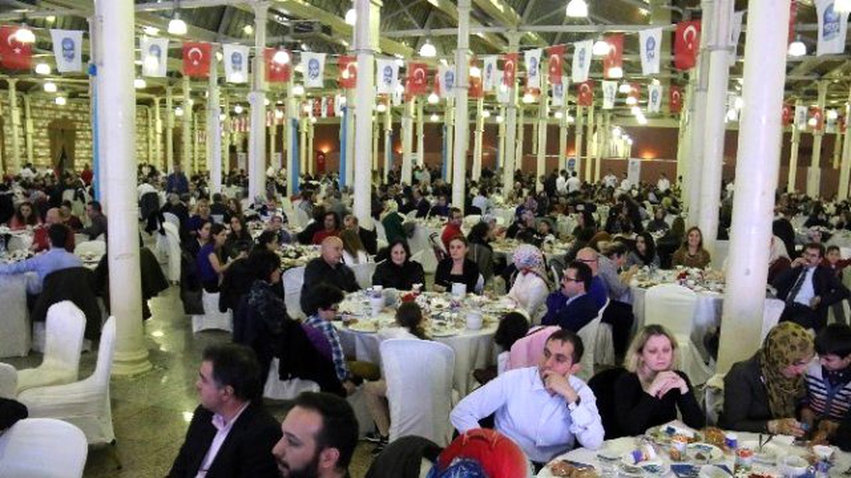 Öğretmenler Korosu, Meslektaşları İçin Çaldı