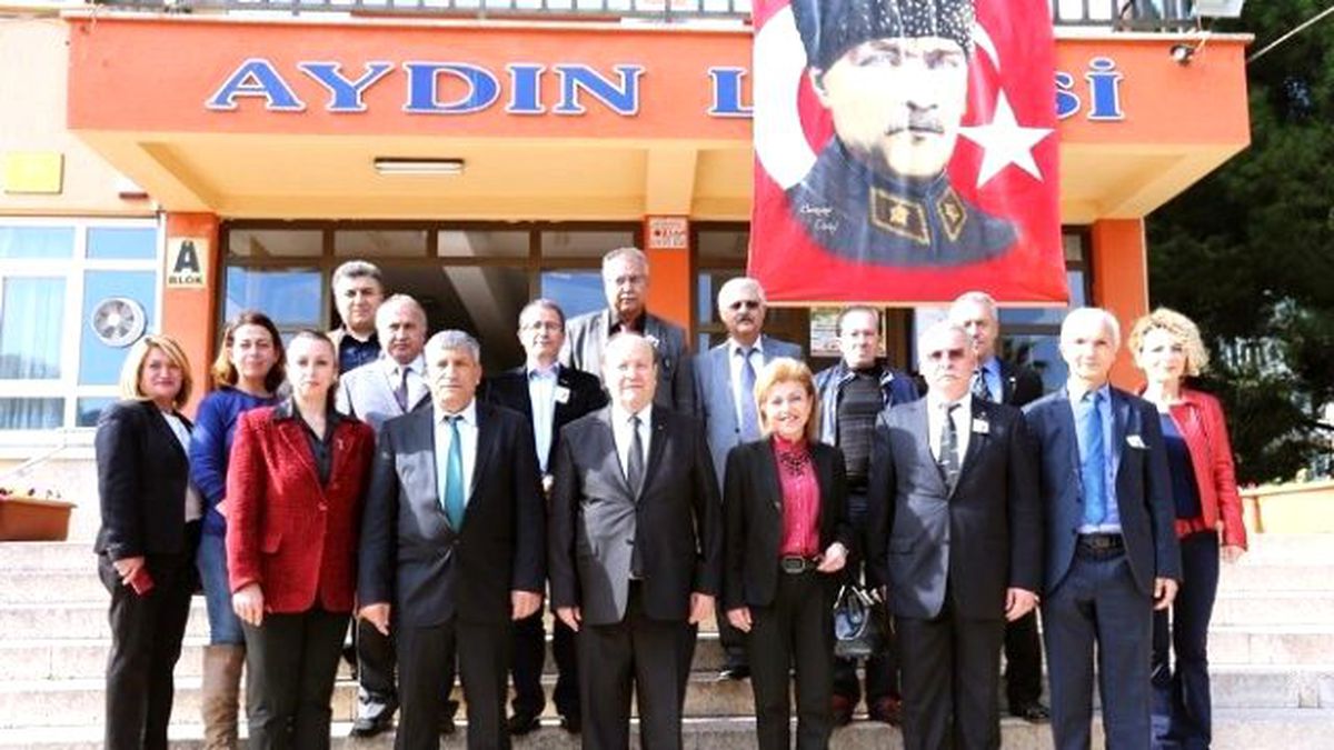 Özakcan; "Öğretmenler, Geleceği Aydınlatan Işıktır"