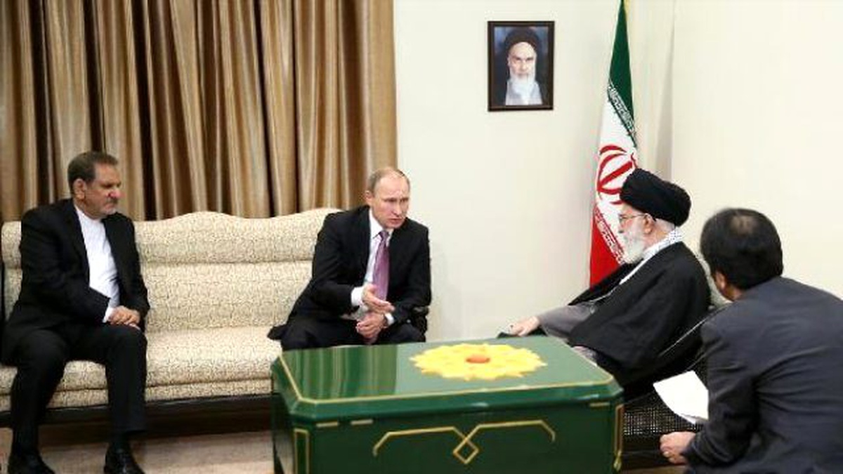 Putin, Rusya\'nın En Eski Kur\'an-ı Kerim\'ini Hediye Etti