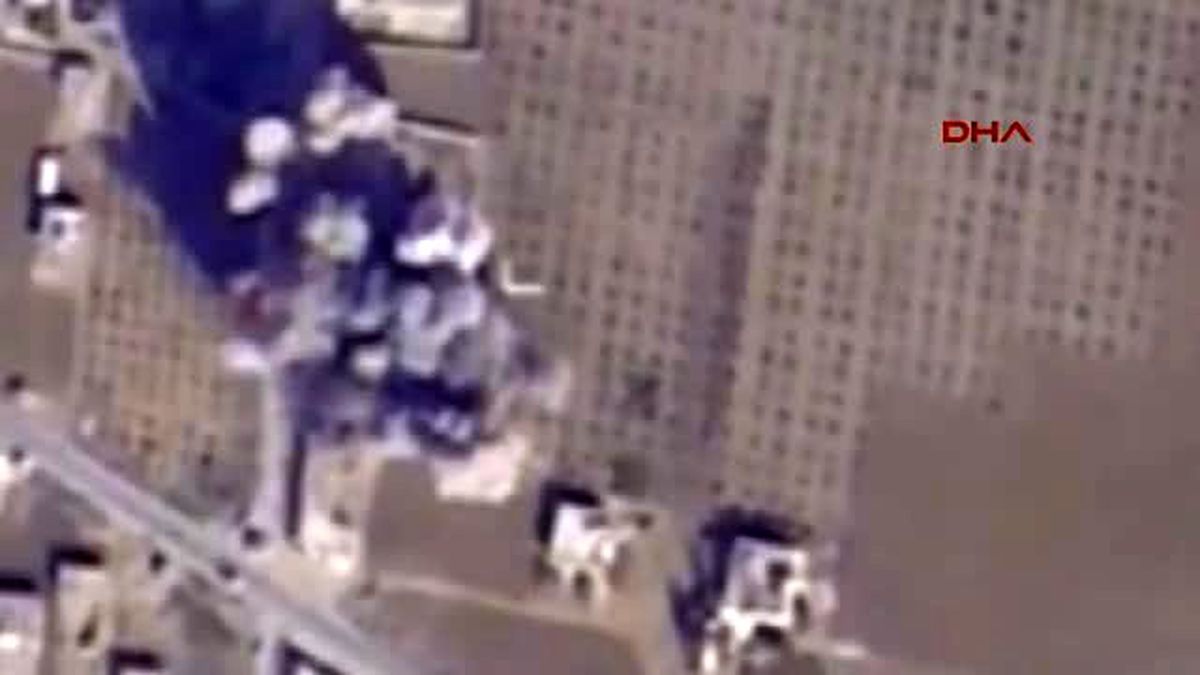 Rusya Savunma Bakanlığı İdlib?e Yaptığı Bombardımanın Görüntülerini Yayınladı