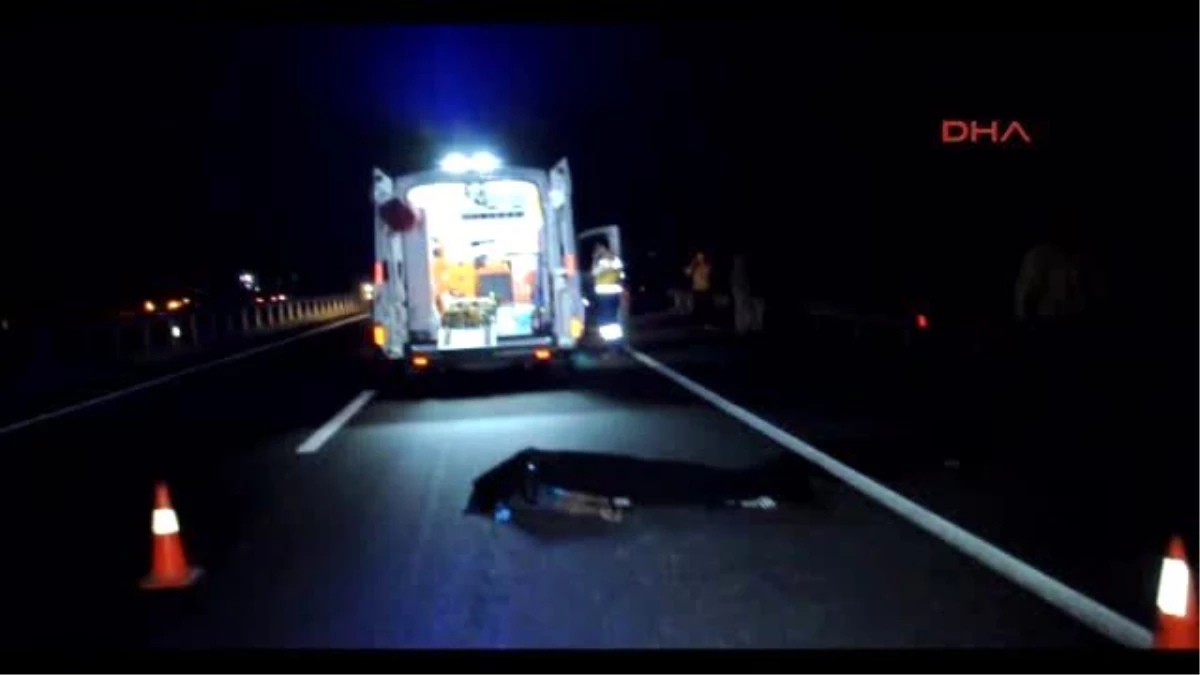 Sakarya\'da Otomobil ile Motosiklet İç İçe Girdi: 1 Ölü