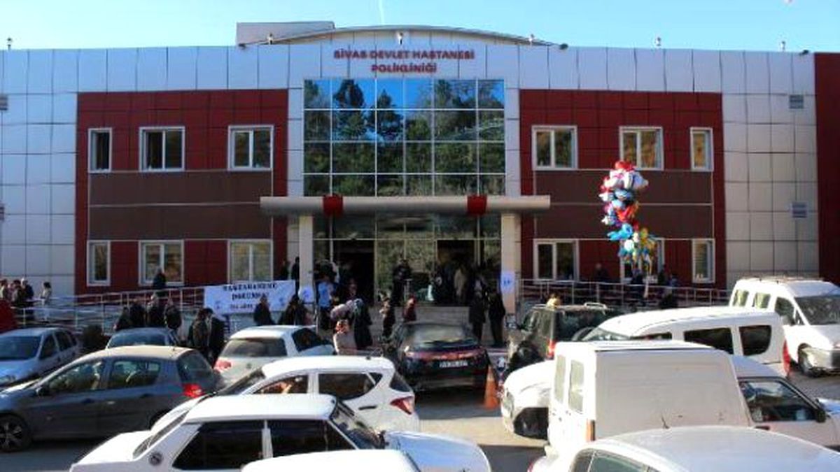 Sivas\'ta Devlet Hastanesinin Kapanmaması İçin İmza Kampanyası