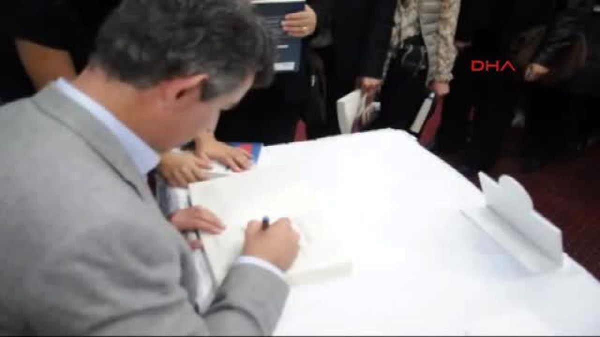 Söke TBB Başkanı Feyzioğlu, Söke\'de \'Çıkış Yolu\' Kitabını İmzaladı