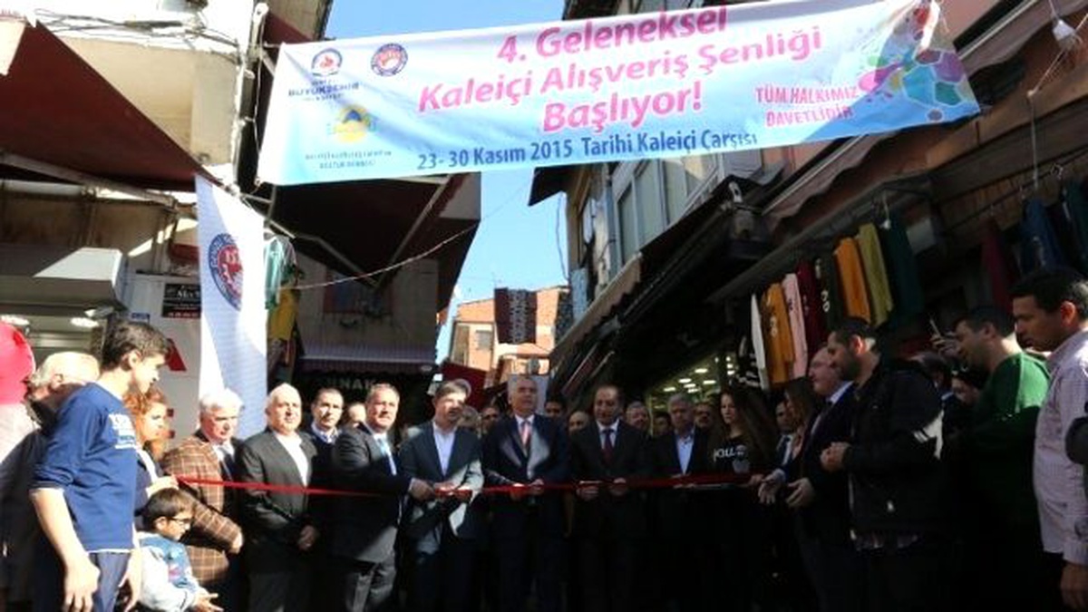 Tarihi Kaleiçi Çarşısı\'nda Alışveriş Şenliği