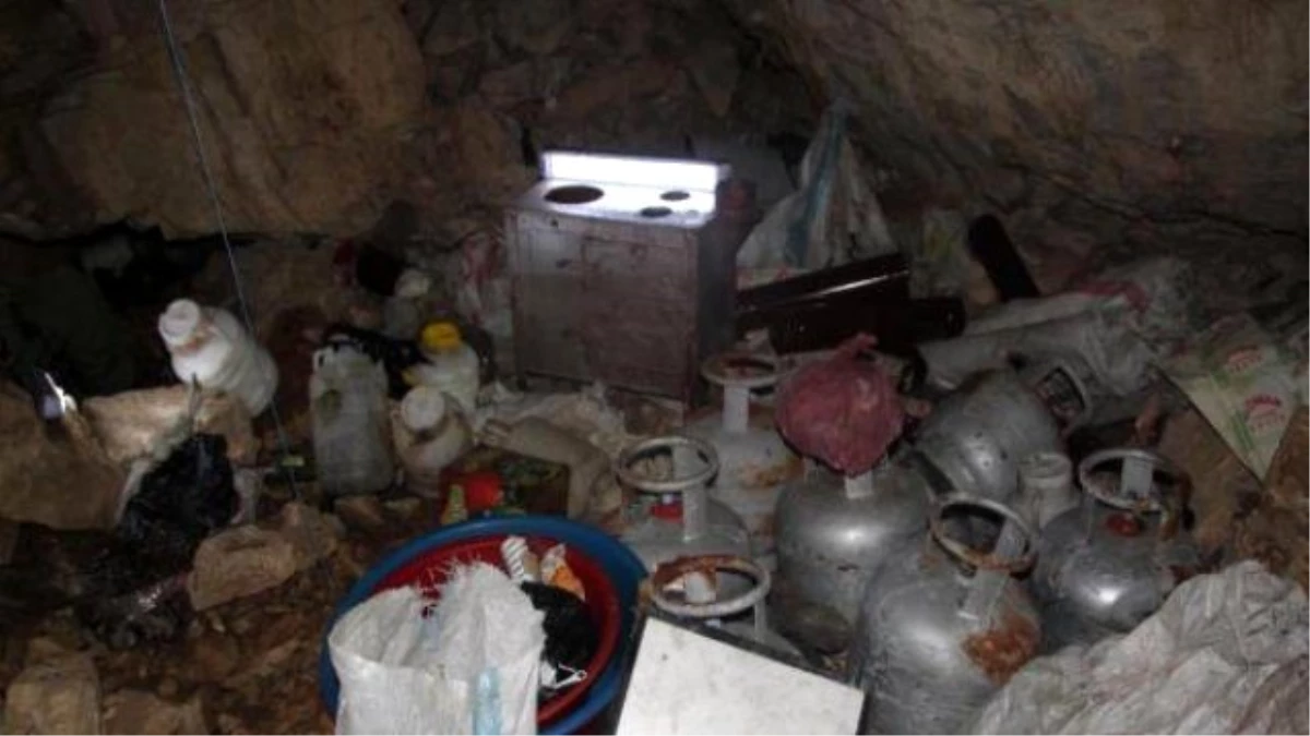 Tatvan\'da Mağarada PKK\'lıların Yaşam Malzemeleri Bulundu