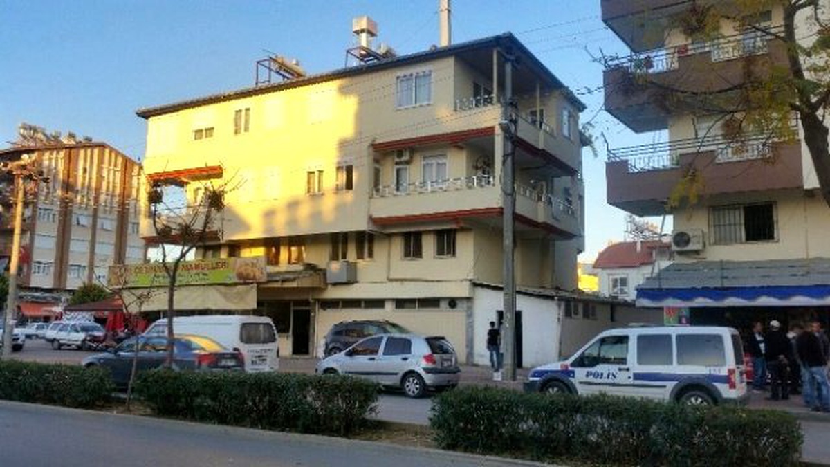 Temizlik İçin Çıktığı Çatıdan Düşüp Öldü