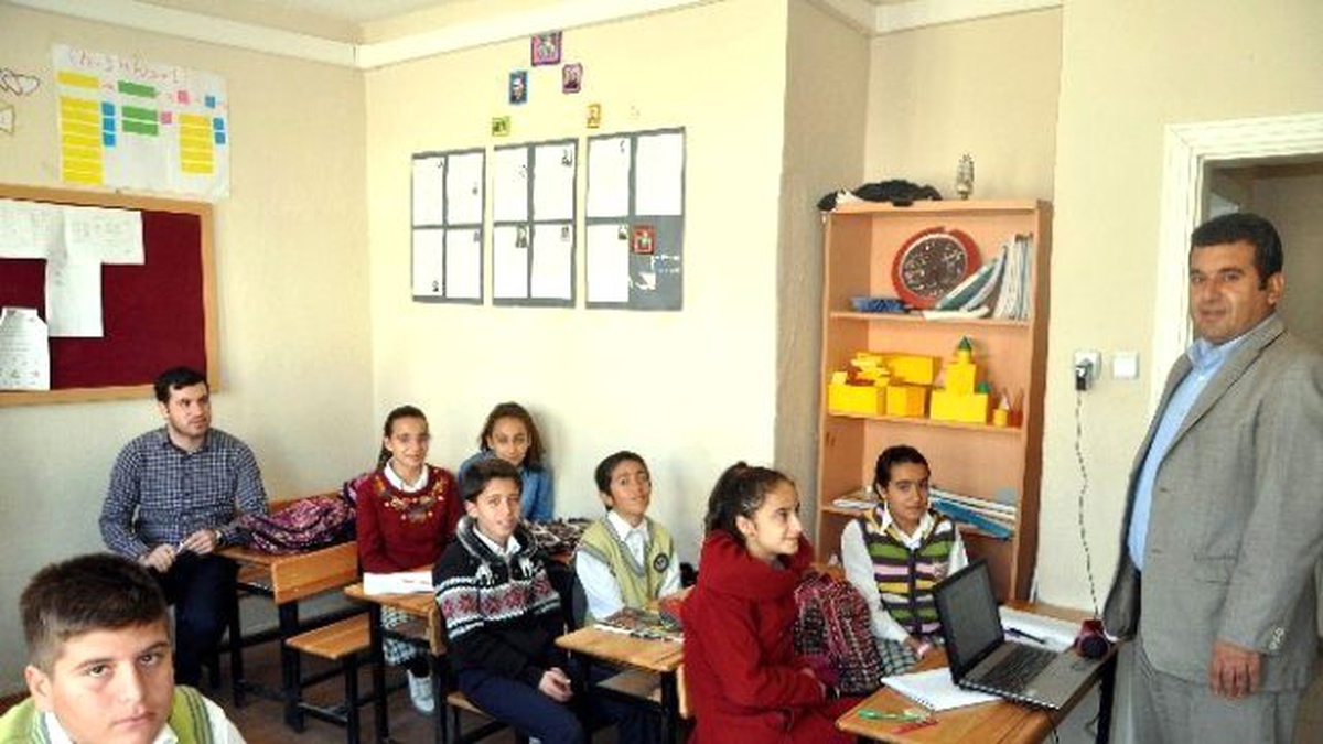 Teog\'a Girecek Öğrencilere Okullarında Seminer Verildi