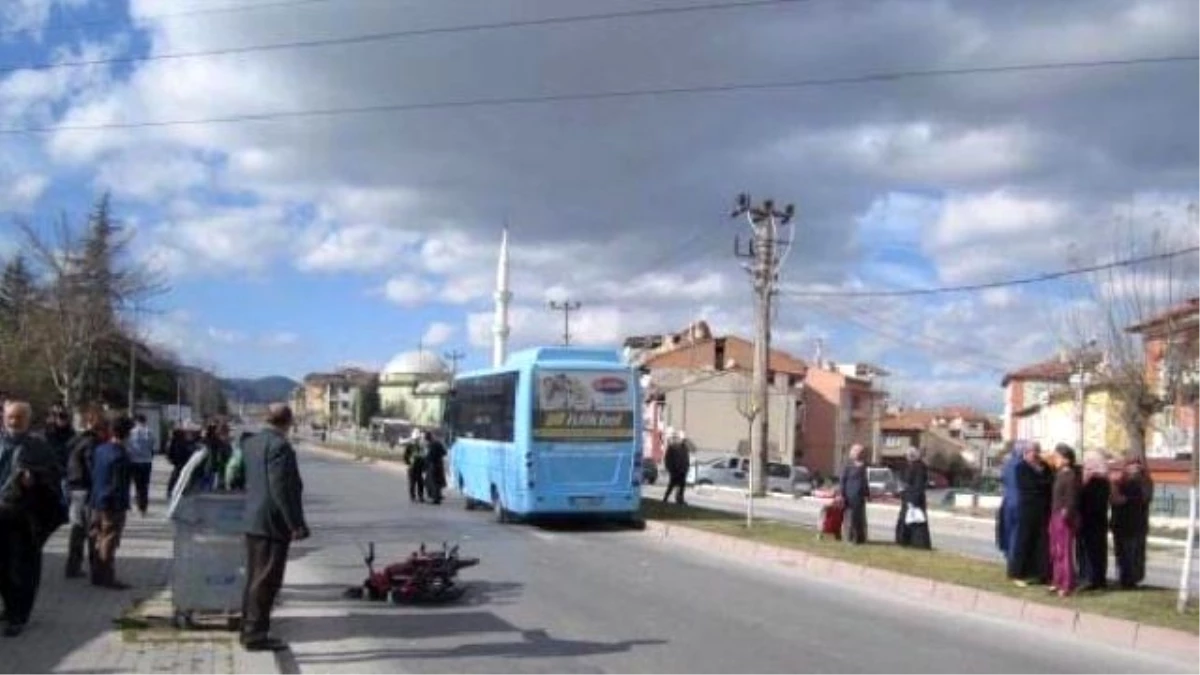 Ters Yola Giren Halk Otobüsü Motosiklete Çarptı: 1 Ölü, 1 Yaralı