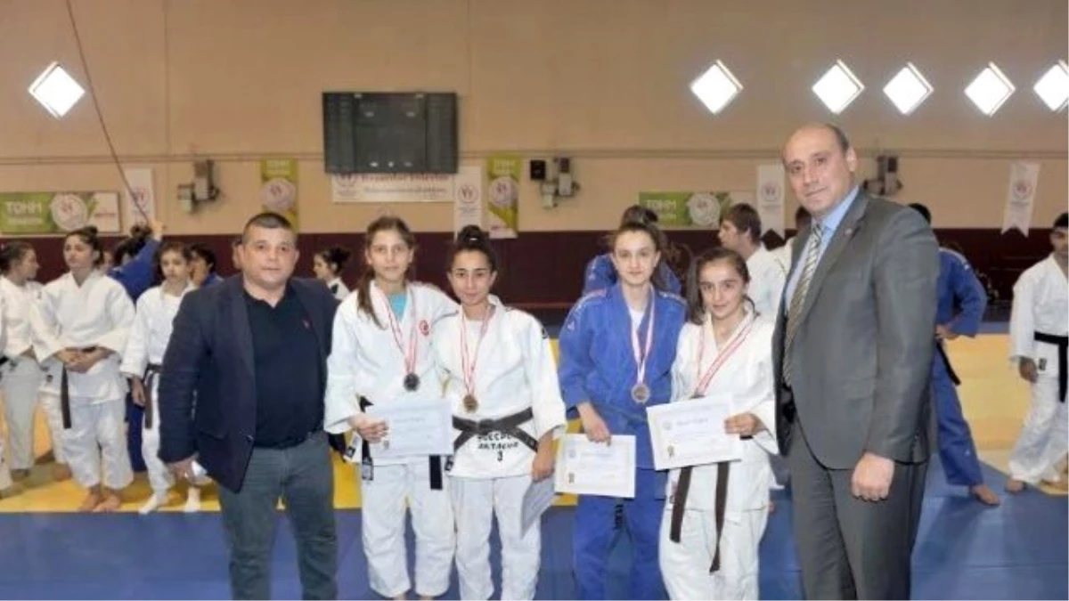 Trabzon\'da Okul Sporları Judo Müsabakalarıyla Başladı