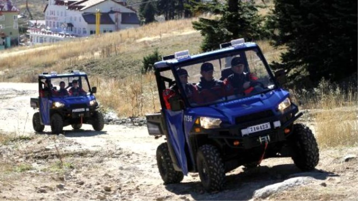 Uludağ\'daki Jandarmaya Yüzde 60\'lık Dik Rampaya Tırmanabilen Araç Gönderildi
