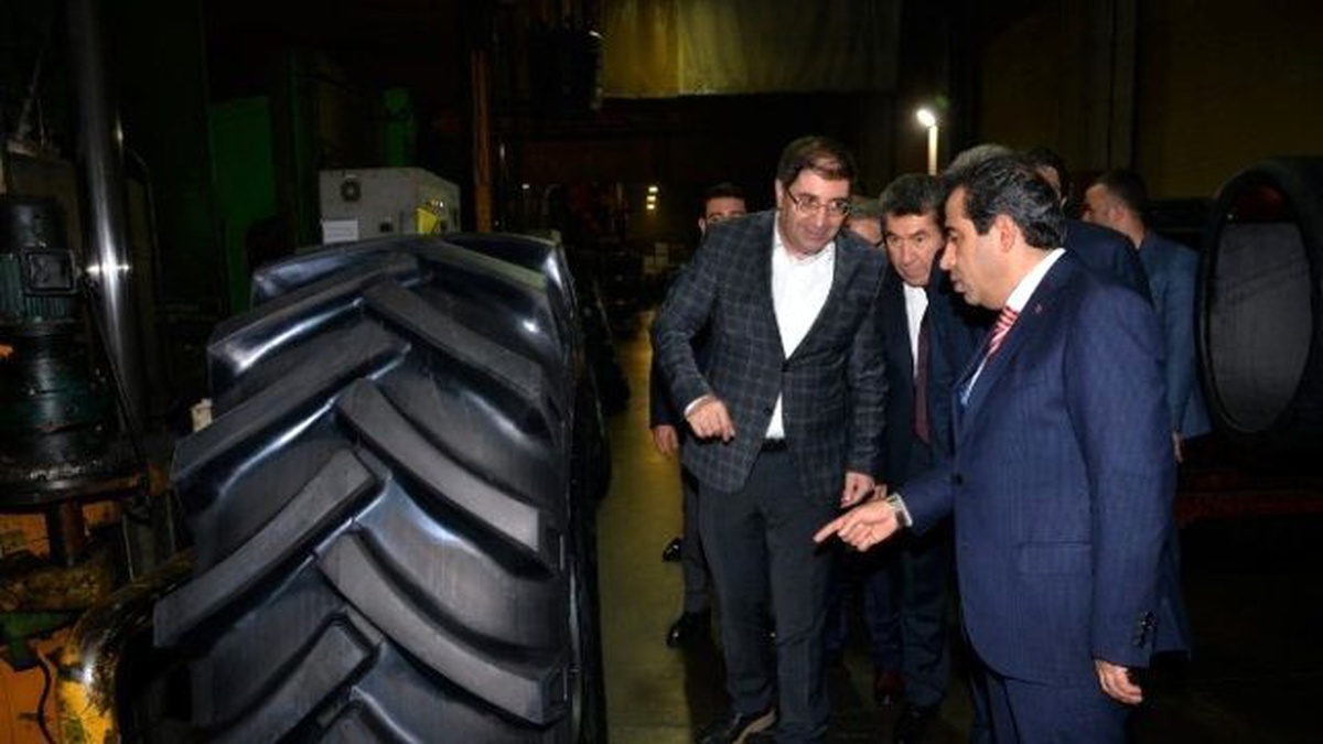 Vali Güzeloğlu Lastik Fabrikasını Ziyaret Etti