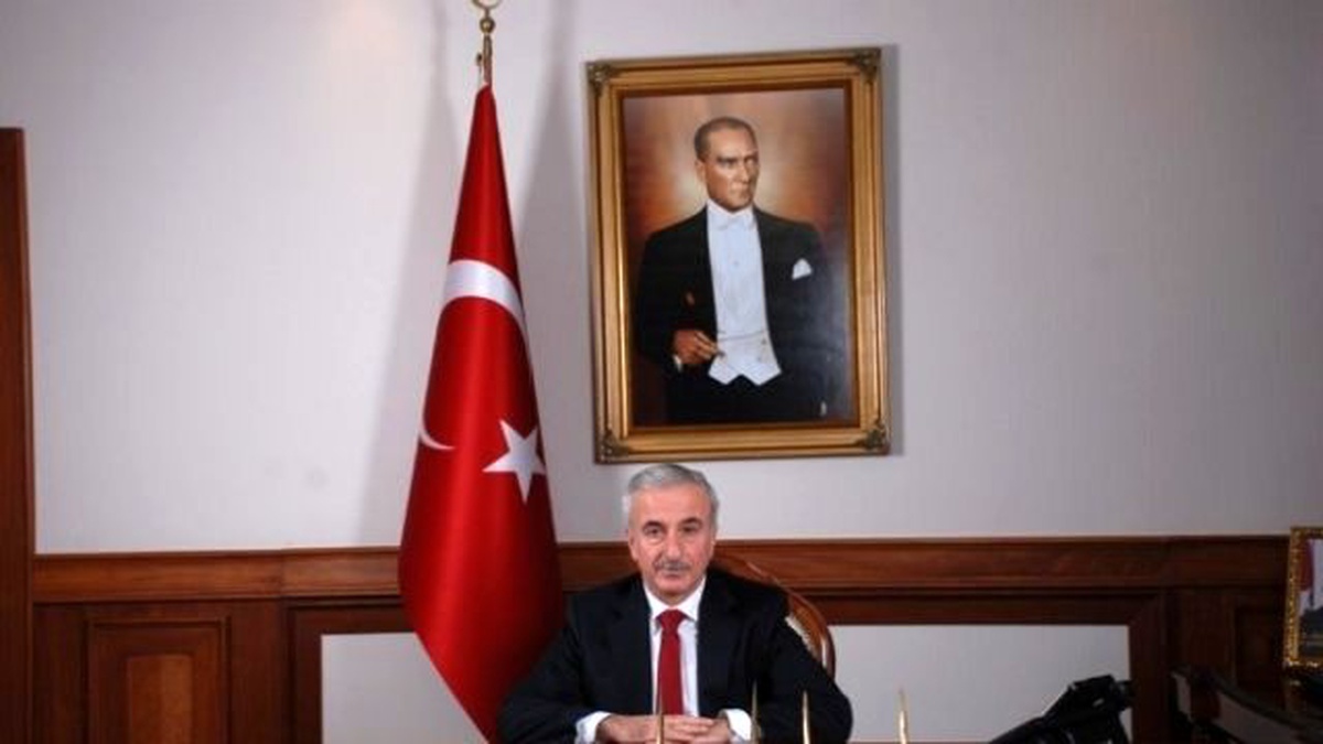 Vali Kamçı\'dan, 24 Kasım Öğretmenler Günü Mesajı