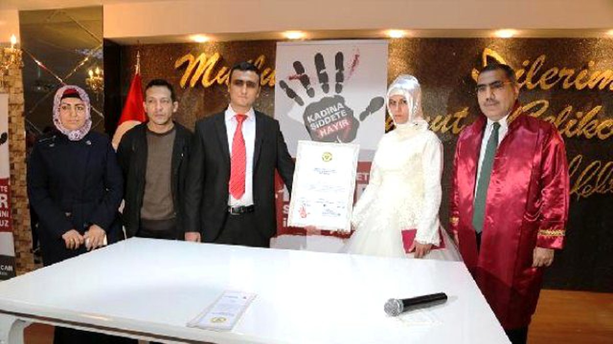 20 Damat \'Kadına Şiddete Hayır\' Sözleşmesi İmzaladı