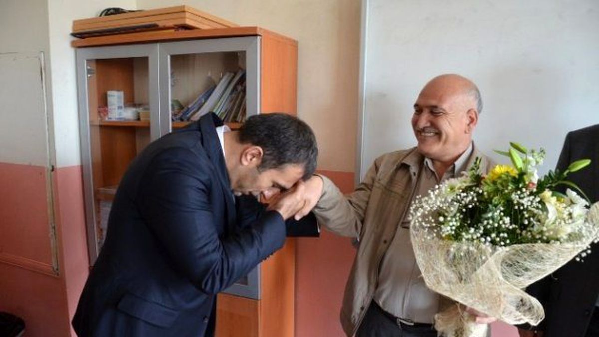 24 Kasım\'da Öğretmenini Unutmadı