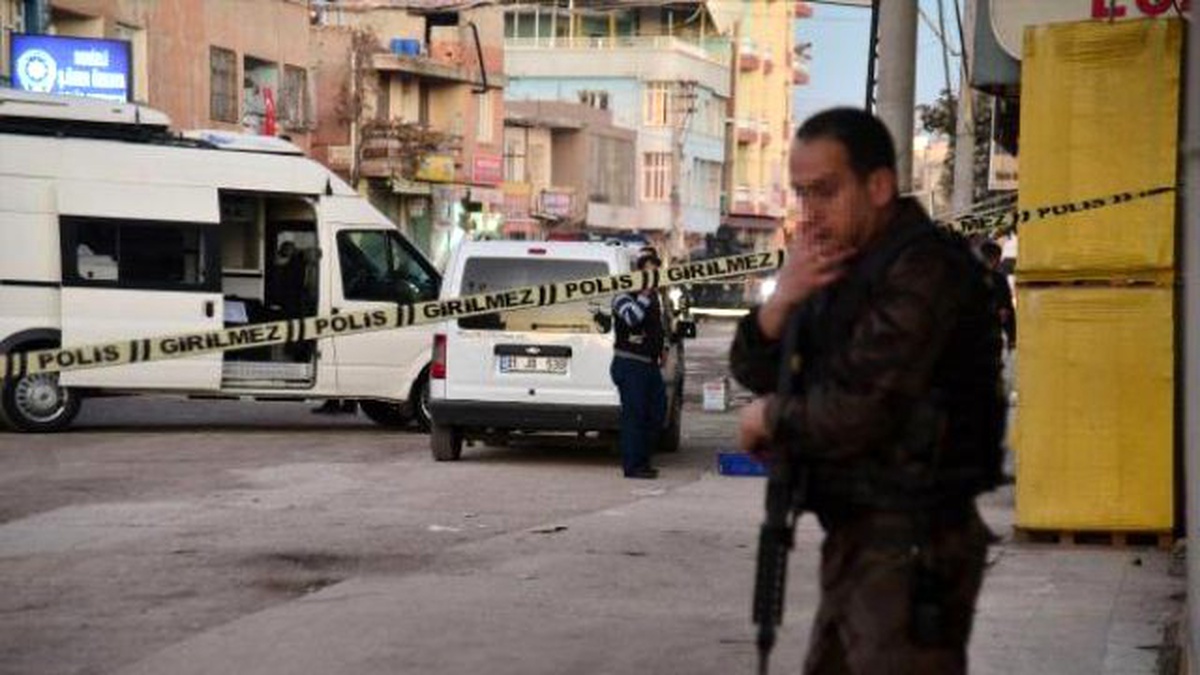 Adana\'da Polis Merkezine Teröristlerin Bombalı Araçlı Saldırısı Son Anda Önlendi