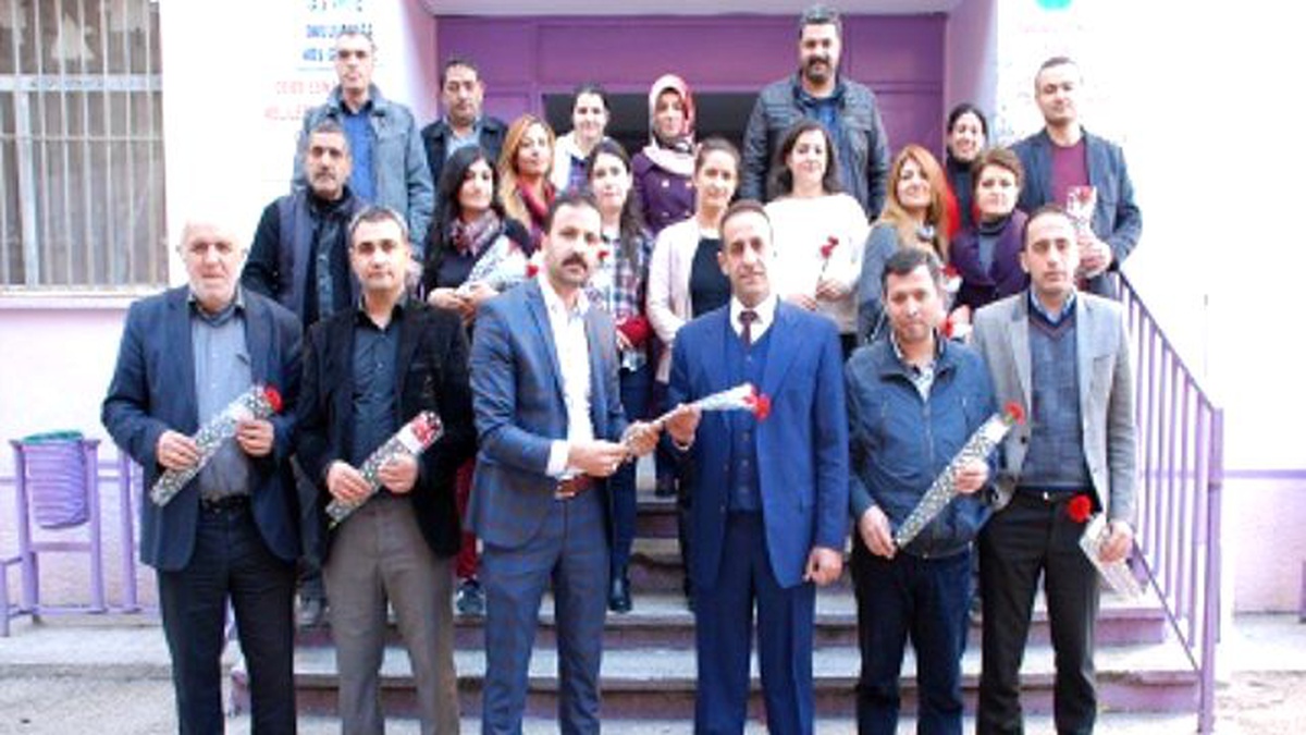 Adıgüzel 3 Dilde Öğretmenlerin Gününü Kutladı