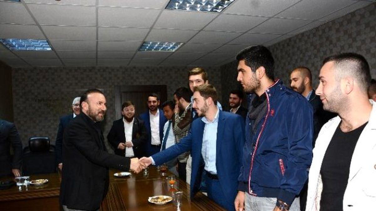 AK Parti Gençlik Kollarından Başkan Doğan\'a Ziyaret