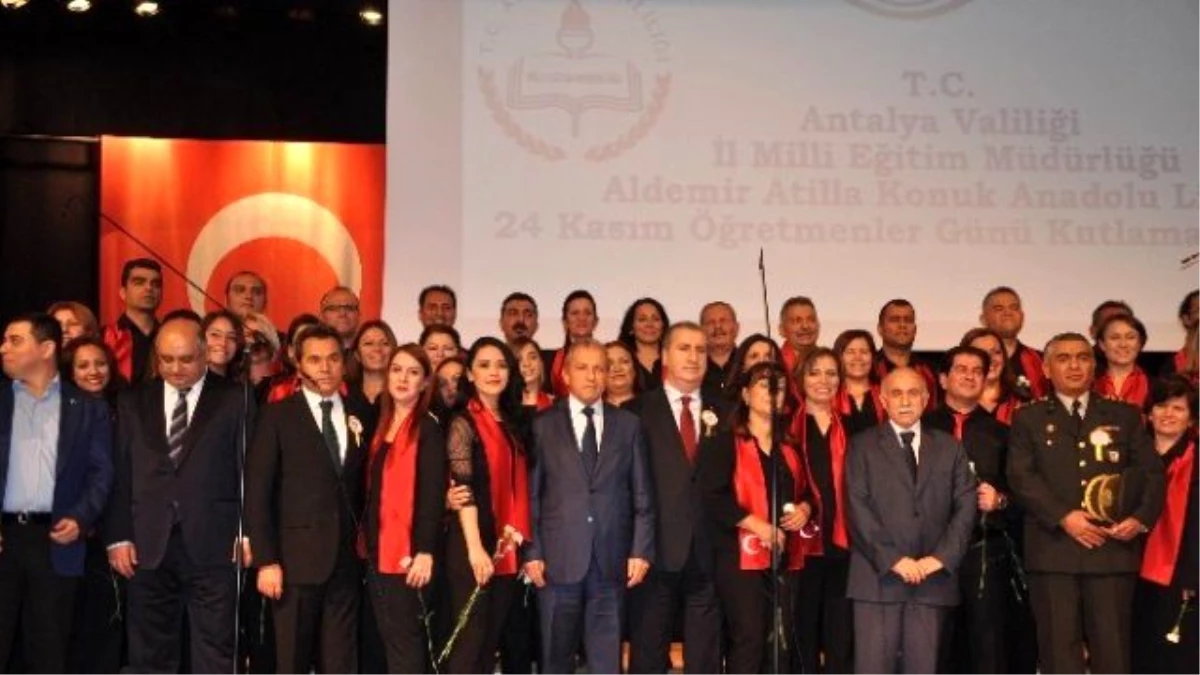 Antalya\'da Öğretmenler Günü Coşkuyla Kutlandı