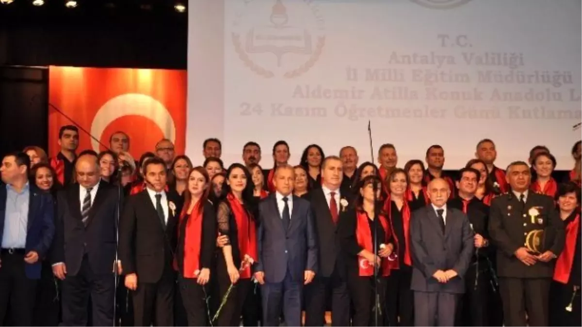 Antalya'da Öğretmenler Günü Coşkuyla Kutlandı