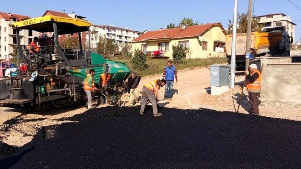 Başiskele\'de Asfalt Çalışmaları Devam Ediyor