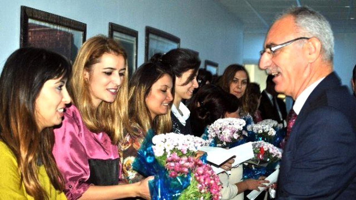 Başkan Kale, Öğretmenler Günü\'nü Çiçeklerle Kutladı