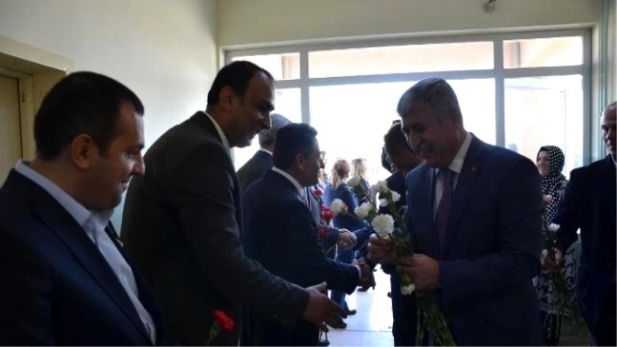 Başkan Polat, Öğretmenleri Ziyaret Etti