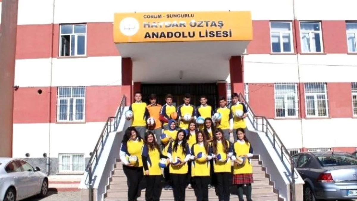 Başkan Şahiner\'den Anadolu Lisesi\'ne Malzeme Desteği