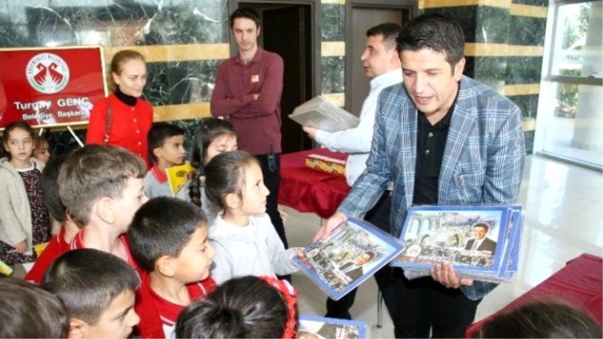 Döşemealtı Belediye Başkanı Genç, Çocuklarla Tiyatro İzledi