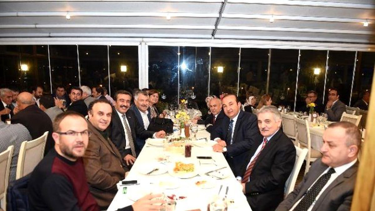 Belediye Başkanları, Karalar\'ın Yemeğinde Buluştu
