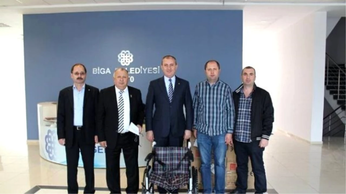 Biga Beşiktaşlılar Derneğinden Tekerlekli Sandalye Bağışı