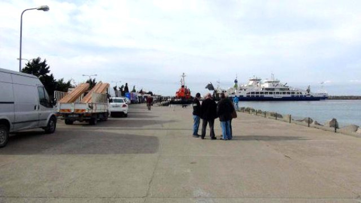 Çanakkale\'de Feribotta Makine Arızası (2)
