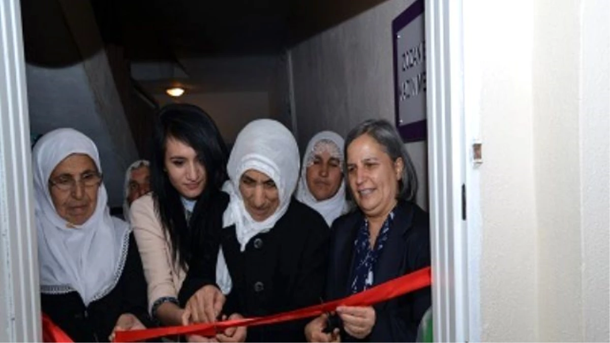 Diyarbakır Kulp\'ta Zozan Eren Kadın Merkezi Açıldı