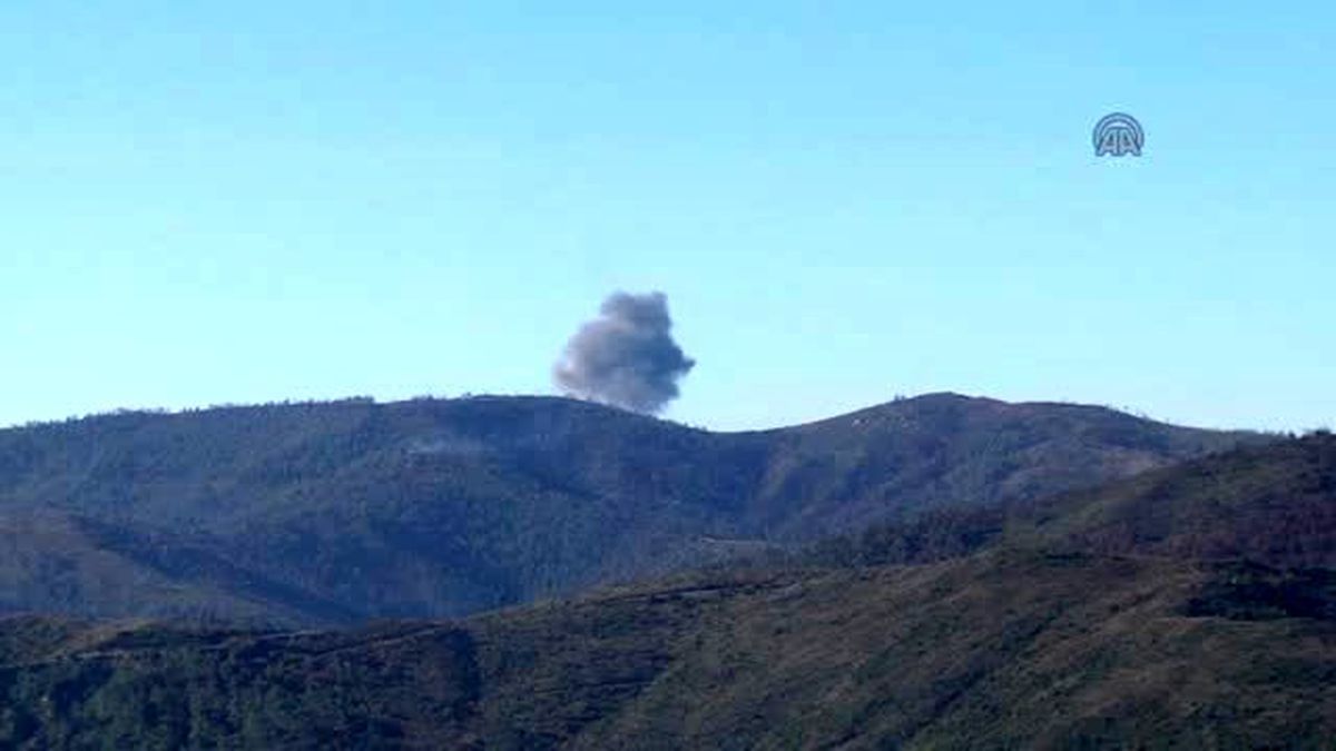 Düşen Uçağın Pilotları Paraşütle Atladı! Pilotlar Türkmen Bölgesinde